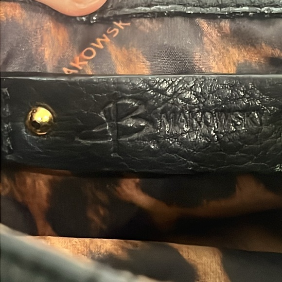 B Makowsky purse 100% Genuine leather very soft - black and gold hardware - Picture 12 of 13